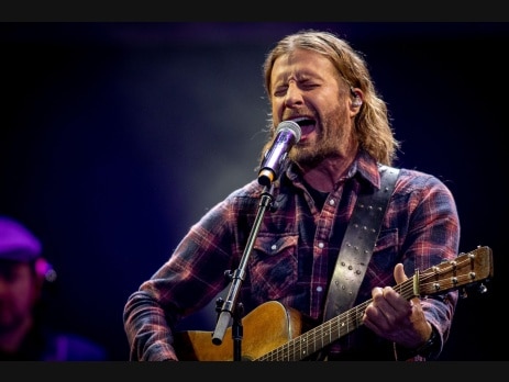 Dierks Bentley singing and playing acoustic guitar on stage